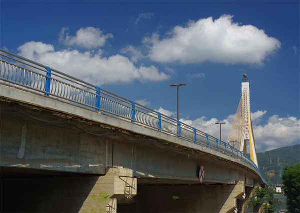潍坊304不锈钢桥梁护栏：安全、耐用与美观的完美结合