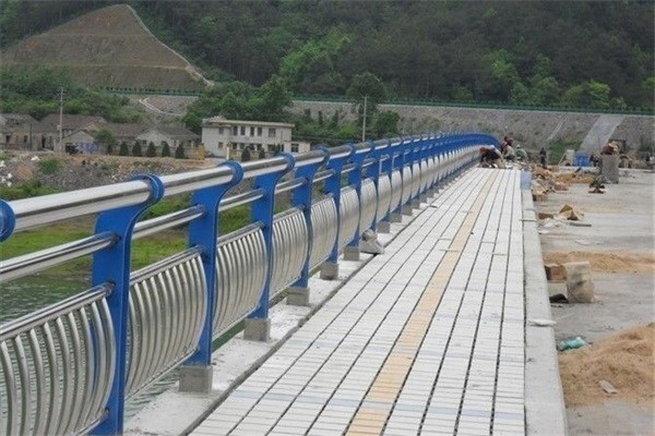 潍坊不锈钢桥梁灯光护栏